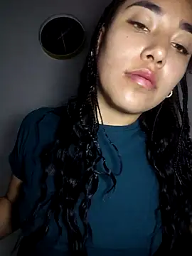 Snapshot of AmberGold- chatting on 19, 11, 2025 AmberGold- online show from 19, 11, 2025