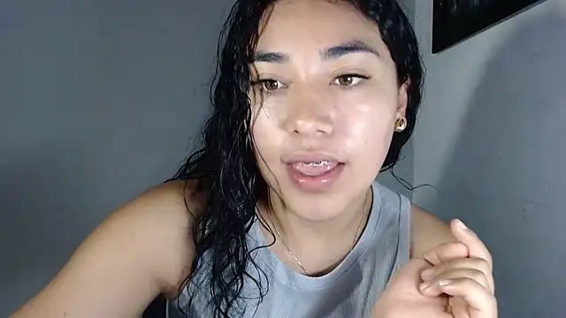 Snapshot of AmberGold- chatting on 3, 12, 2025 AmberGold- online show from 3, 12, 2025