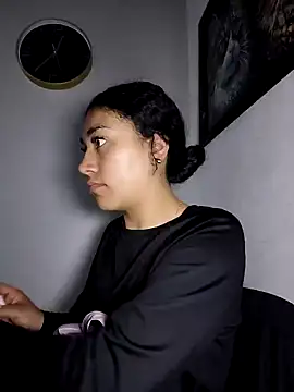 Snapshot of AmberGold- chatting on 4, 12, 2025 AmberGold- online show from 4, 12, 2025