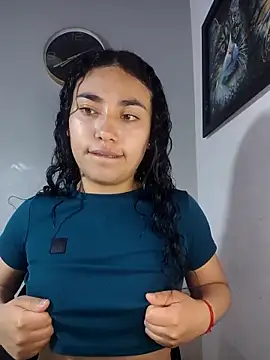 Snapshot of AmberGold- chatting on 18, 12, 2025 AmberGold- online show from 18, 12, 2025