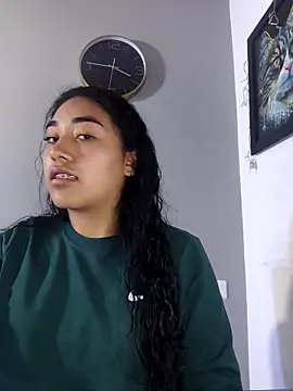 Snapshot of AmberGold- chatting on 23, 12, 2025 AmberGold- online show from 23, 12, 2025