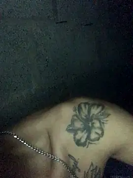 Snapshot of tattoos22 chatting on 31, 10, 2025 tattoos22 online show from 31, 10, 2025