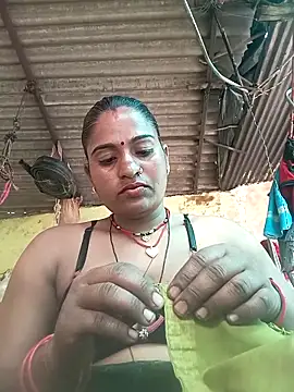 Snapshot of Hansini_Gowda chatting on 15, 10, 2025 Hansini Gowda online show from 15, 10, 2025