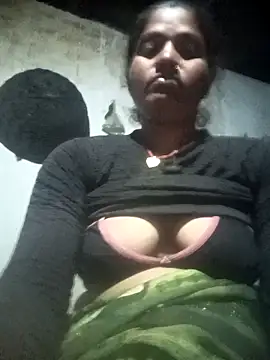 Snapshot of Hansini_Gowda chatting on 21, 10, 2025 Hansini Gowda online show from 21, 10, 2025