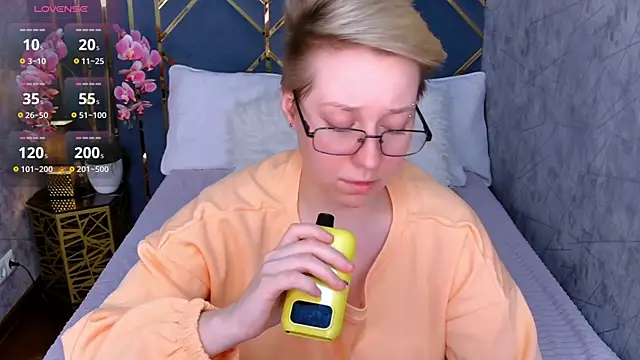 Snapshot of AlexandraGreen chatting on 2, 3, 2026 AlexandraGreen online show from 2, 3, 2026