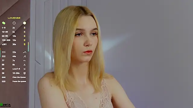 SaraHearts online show from 9, 10, 2025