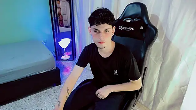 dilan hott  online show from 7, 10, 2025