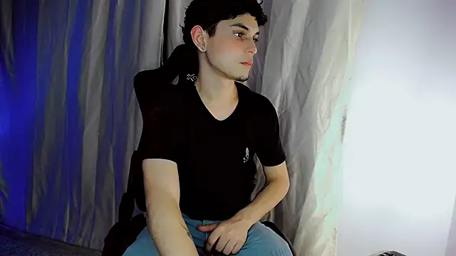 dilan hott  online show from 8, 10, 2025