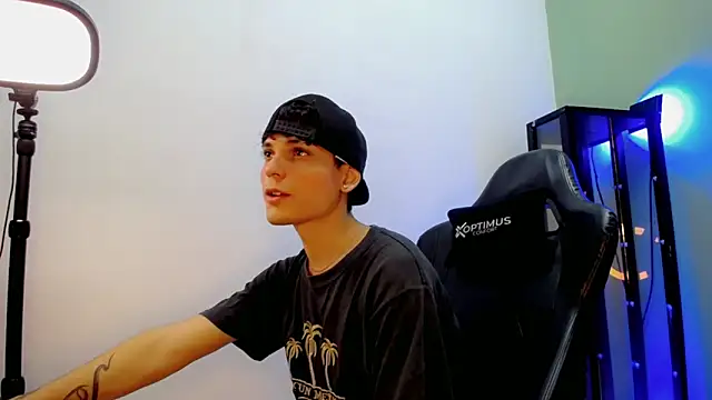 dilan hott  online show from 3, 12, 2025