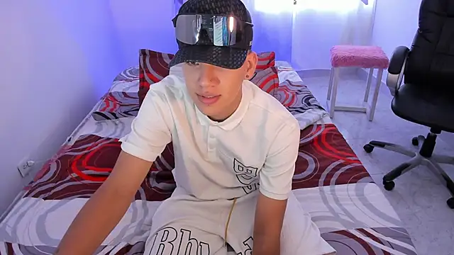 Snapshot of maxthomson_boy chatting on 9, 9, 2025 maxthomson boy online show from 9, 9, 2025