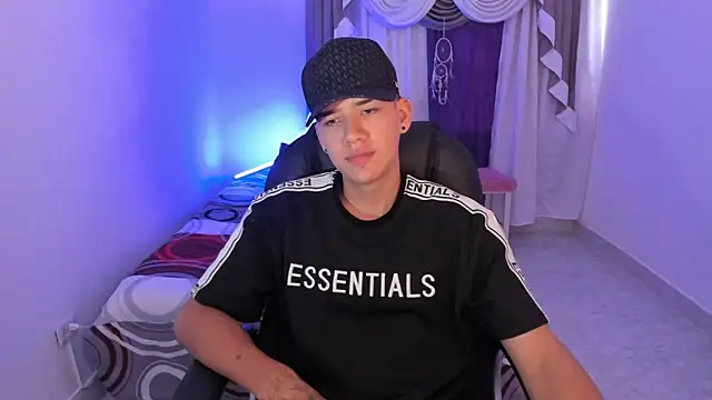 Snapshot of maxthomson_boy chatting on 13, 9, 2025 maxthomson boy online show from 13, 9, 2025