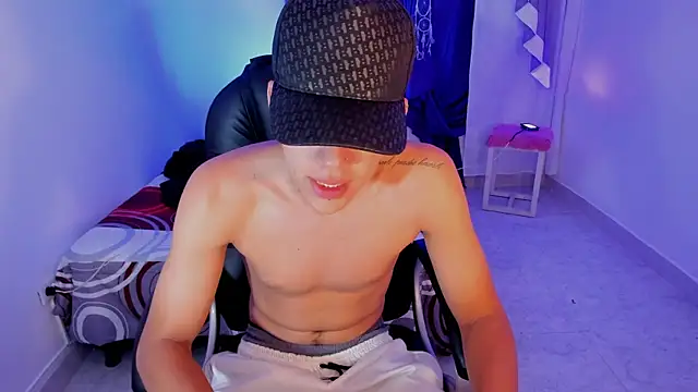 Snapshot of maxthomson_boy chatting on 14, 9, 2025 maxthomson boy online show from 14, 9, 2025