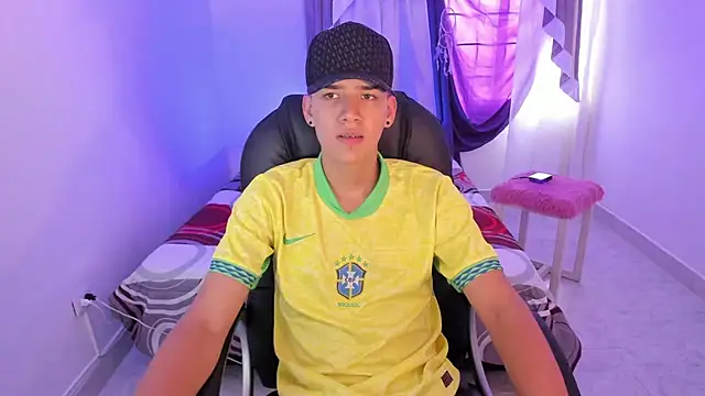 Snapshot of maxthomson_boy chatting on 16, 9, 2025 maxthomson boy online show from 16, 9, 2025