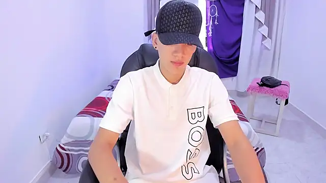 Snapshot of maxthomson_boy chatting on 19, 9, 2025 maxthomson boy online show from 19, 9, 2025