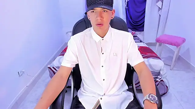 Snapshot of maxthomson_boy chatting on 26, 9, 2025 maxthomson boy online show from 26, 9, 2025