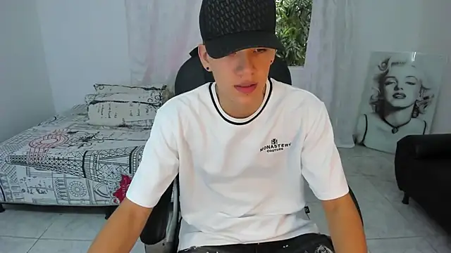 Snapshot of maxthomson_boy chatting on 27, 9, 2025 maxthomson boy online show from 27, 9, 2025