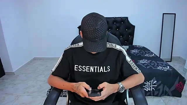 Snapshot of maxthomson_boy chatting on 7, 10, 2025 maxthomson boy online show from 7, 10, 2025