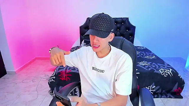 Snapshot of maxthomson_boy chatting on 11, 10, 2025 maxthomson boy online show from 11, 10, 2025