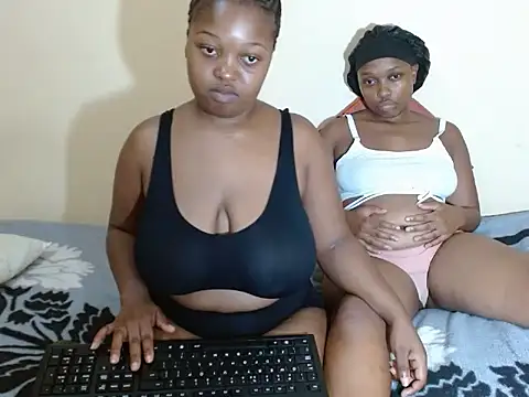 Snapshot of xfoxybrownxx chatting on 9, 9, 2025 xfoxybrownxx online show from 9, 9, 2025