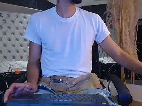 JhosuaCollins  online show from 4, 10, 2025