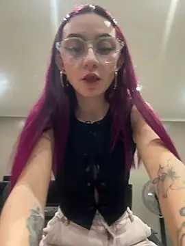 Red kytty6 online show from 13, 5, 2026