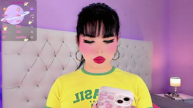 Snapshot of DaniielaV chatting on 27, 11, 2025 DaniielaV online show from 27, 11, 2025