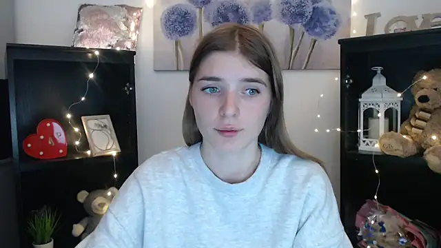 JuiceLips   online show from 29, 9, 2025