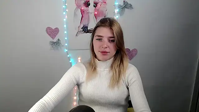 JuiceLips   online show from 1, 12, 2025