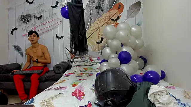 Snapshot of Holdme_Hot chatting on 11, 10, 2025 Holdme Hot online show from 11, 10, 2025