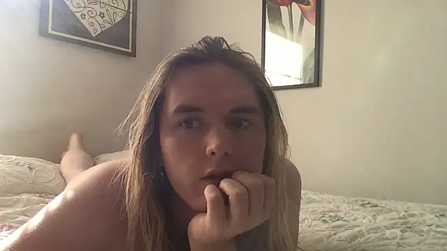 Snapshot of Elliebell chatting on 12, 11, 2025 Elliebell online show from 12, 11, 2025