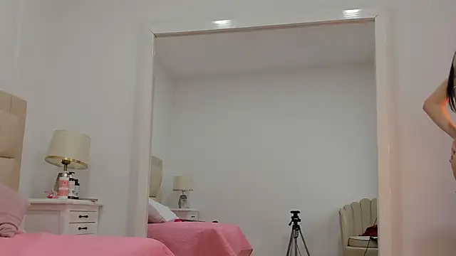 Snapshot of SkinnyGirl_28 chatting on 22, 10, 2025 SkinnyGirl 28 online show from 22, 10, 2025