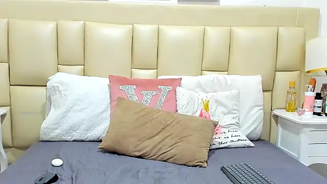 Snapshot of SkinnyGirl_28 chatting on 13, 11, 2025 SkinnyGirl 28 online show from 13, 11, 2025