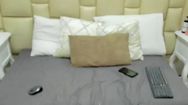 Snapshot of SkinnyGirl_28 chatting on 18, 12, 2025 SkinnyGirl 28 online show from 18, 12, 2025