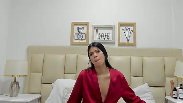 Snapshot of SkinnyGirl_28 chatting on 5, 1, 2026 SkinnyGirl 28 online show from 5, 1, 2026