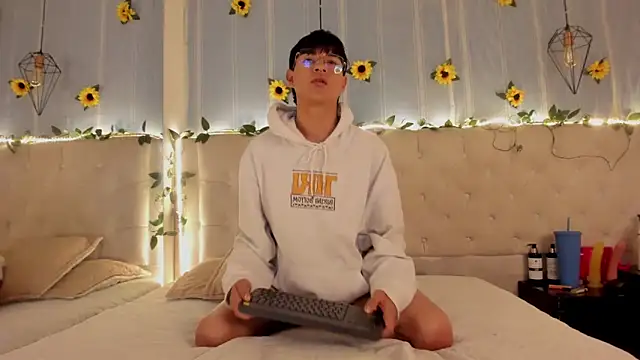 AleAurarashi online show from 30, 10, 2025