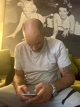 Snapshot of Hothotboyg chatting on 9, 10, 2025 Hothotboyg online show from 9, 10, 2025