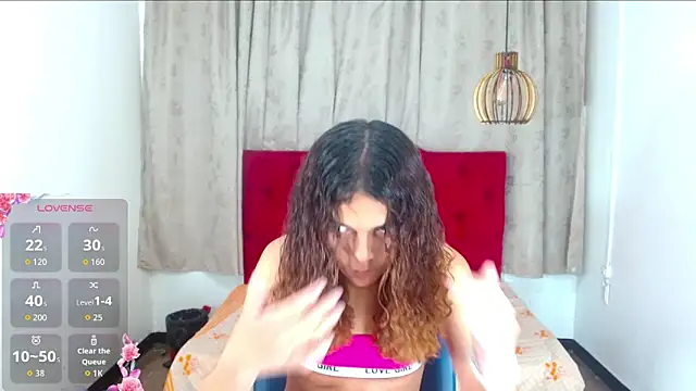Snapshot of luisa__torres chatting on 24, 10, 2025 luisa  torres online show from 24, 10, 2025