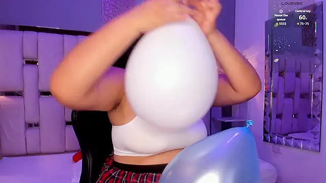 Snapshot of BBWCloe_ chatting on 21, 9, 2025 BBWCloe  online show from 21, 9, 2025