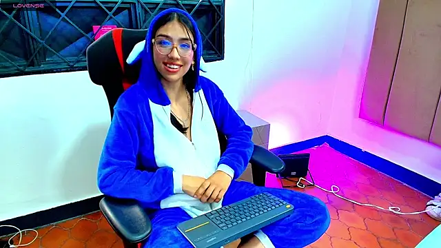 XdoomiilypaX online show from 10, 9, 2025
