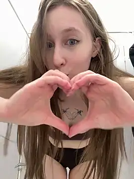 Snapshot of FroggyAnna chatting on 22, 5, 2026 FroggyAnna online show from 22, 5, 2026