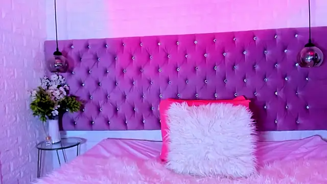 Scarlet Monroee online show from 24, 9, 2025