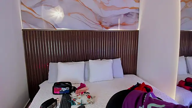 Snapshot of Roxie-NS chatting on 25, 9, 2025 Roxie-NS online show from 25, 9, 2025