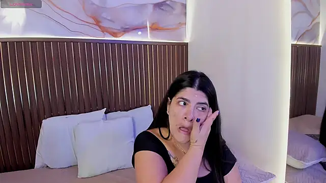 Snapshot of Roxie-NS chatting on 22, 11, 2025 Roxie-NS online show from 22, 11, 2025