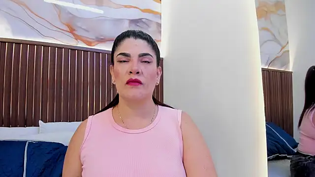 Snapshot of Roxie-NS chatting on 1, 12, 2025 Roxie-NS online show from 1, 12, 2025