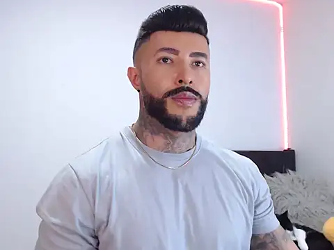 andrea de lucaa online show from 16, 9, 2025