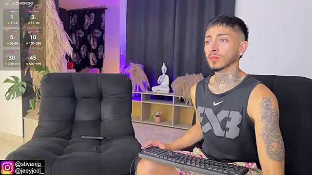 Snapshot of tattoguys_cums chatting on 22, 10, 2025 tattoguys cums online show from 22, 10, 2025