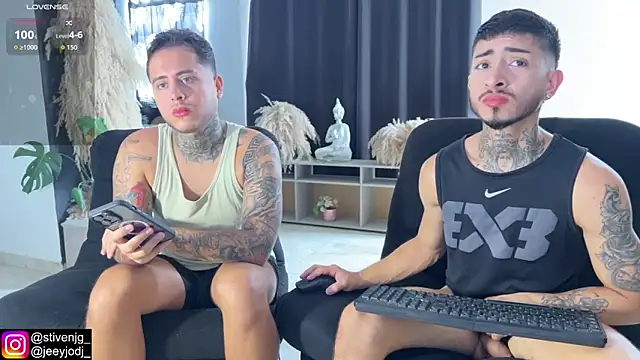 Snapshot of tattoguys_cums chatting on 23, 10, 2025 tattoguys cums online show from 23, 10, 2025