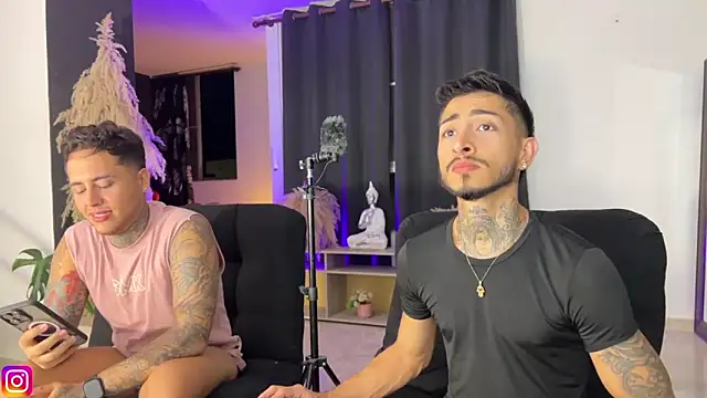 Snapshot of tattoguys_cums chatting on 27, 10, 2025 tattoguys cums online show from 27, 10, 2025