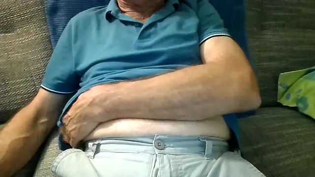 Snapshot of velikifant7 chatting on 18, 11, 2025 velikifant7 online show from 18, 11, 2025