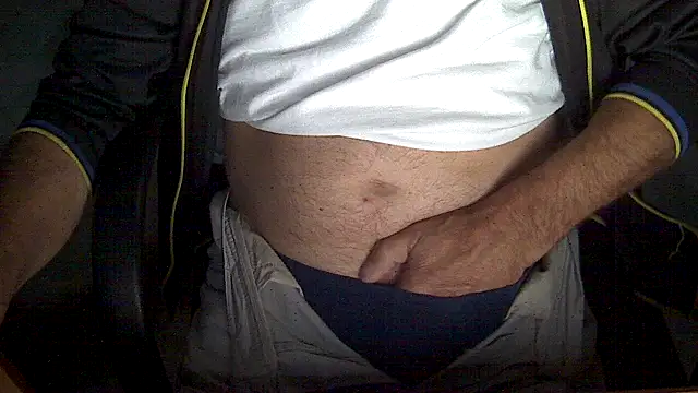 Snapshot of velikifant7 chatting on 24, 11, 2025 velikifant7 online show from 24, 11, 2025